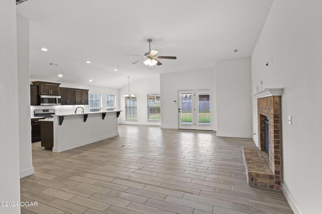 4618 W 26th Place, Joplin, MO 64804