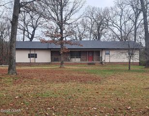 17723 Karen Drive, Neosho, MO 64850