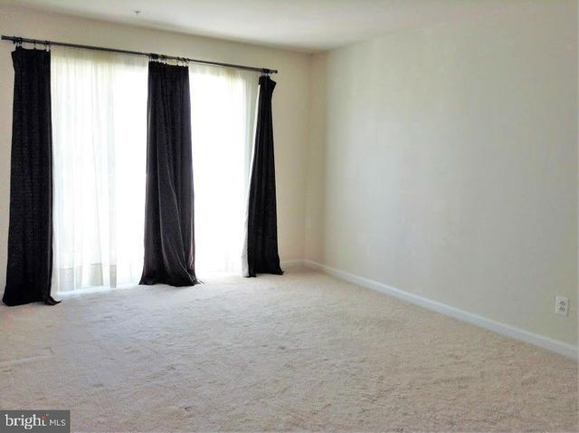 15332 KENSINGTON PARK DR, Woodbridge, VA 22191