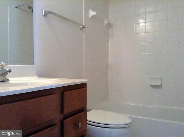 15332 KENSINGTON PARK DR, Woodbridge, VA 22191