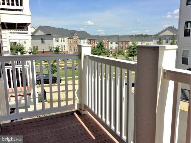 15332 KENSINGTON PARK DR, Woodbridge, VA 22191