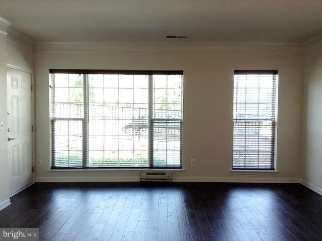 15332 KENSINGTON PARK DR, Woodbridge, VA 22191