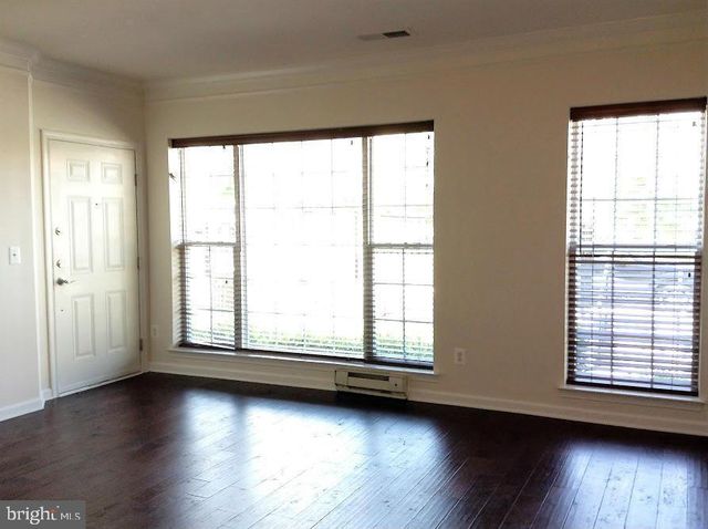 15332 KENSINGTON PARK DR, Woodbridge, VA 22191