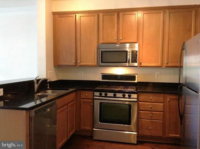 15332 KENSINGTON PARK DR, Woodbridge, VA 22191