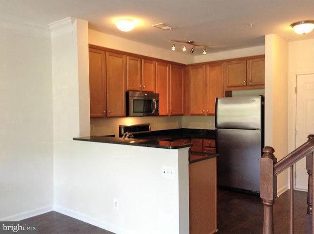 15332 KENSINGTON PARK DR, Woodbridge, VA 22191