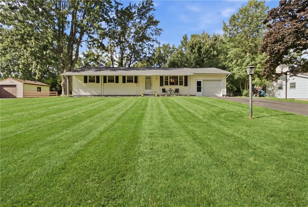 128 Lalanne Road, Henrietta, NY 14623