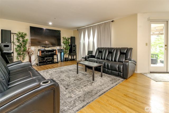9307 S 237th Place, Kent, WA 98031