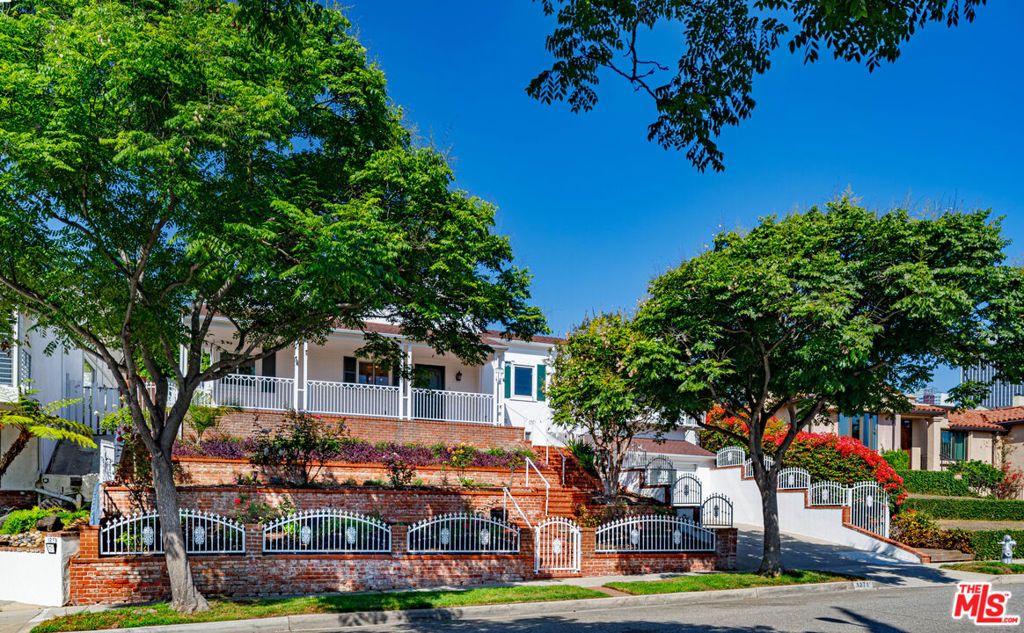 Image 1 of property listing at 1271 Beverly Green Drive, Beverly Hills, CA 90212
