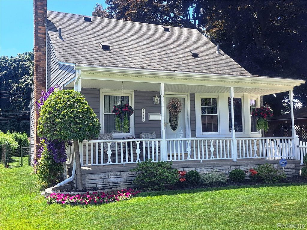 1577 Pagel Avenue, Lincoln Park, MI 48146