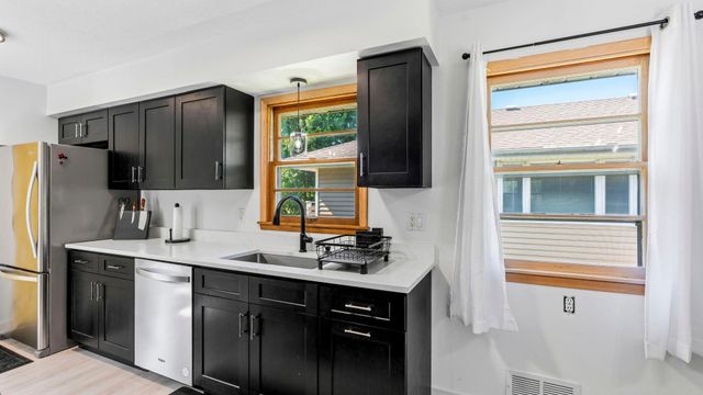 1350 Boone Avenue N, Golden Valley, MN 55427