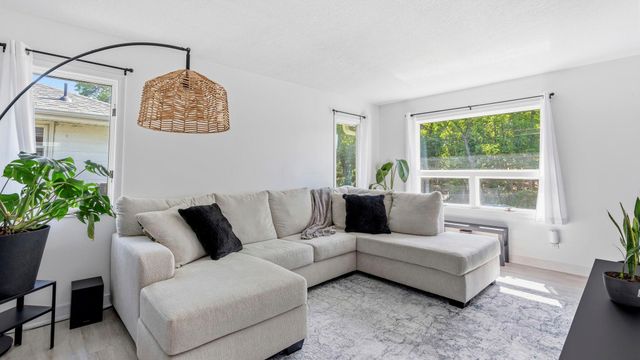 1350 Boone Avenue N, Golden Valley, MN 55427