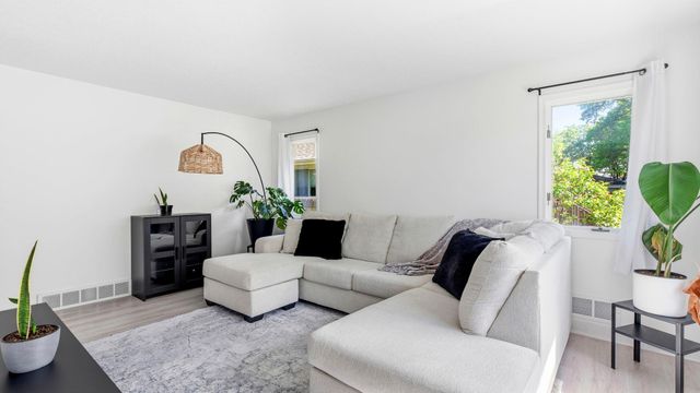 1350 Boone Avenue N, Golden Valley, MN 55427