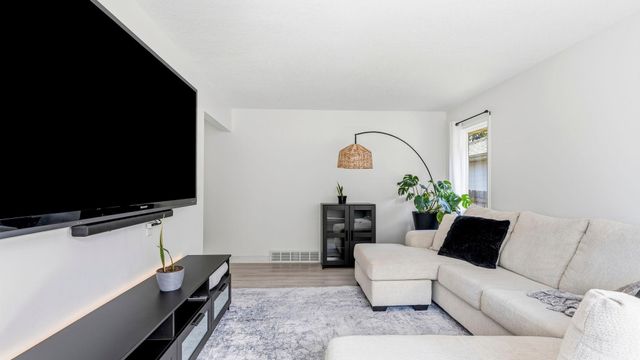 1350 Boone Avenue N, Golden Valley, MN 55427