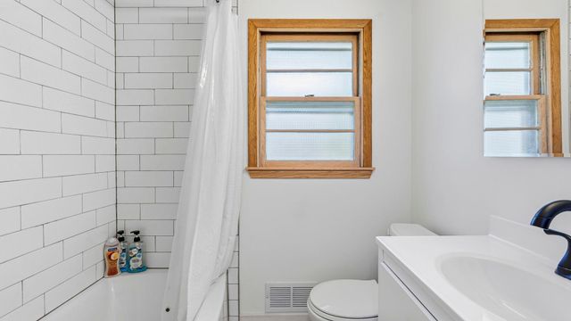 1350 Boone Avenue N, Golden Valley, MN 55427