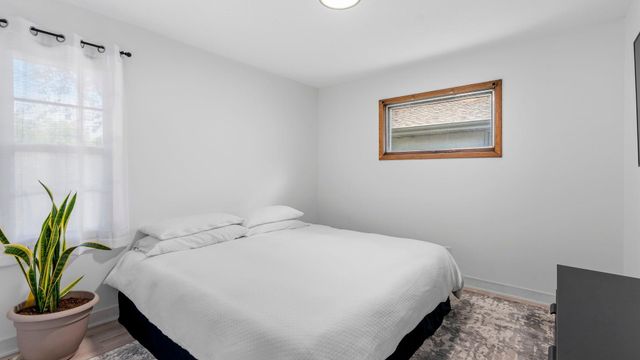 1350 Boone Avenue N, Golden Valley, MN 55427