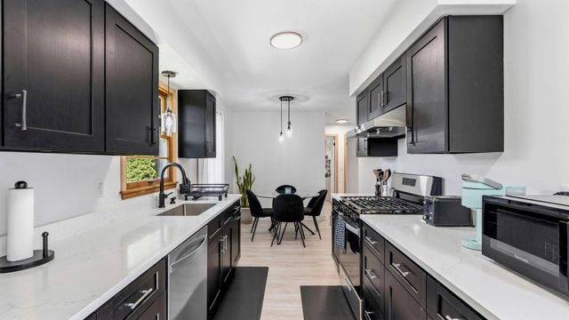 1350 Boone Avenue N, Golden Valley, MN 55427