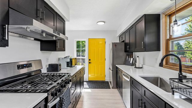 1350 Boone Avenue N, Golden Valley, MN 55427