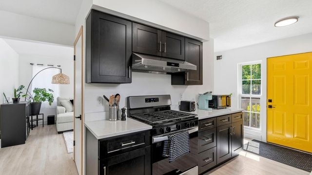 1350 Boone Avenue N, Golden Valley, MN 55427