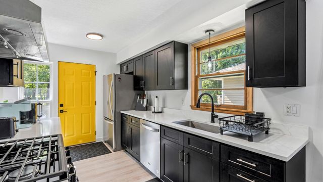 1350 Boone Avenue N, Golden Valley, MN 55427