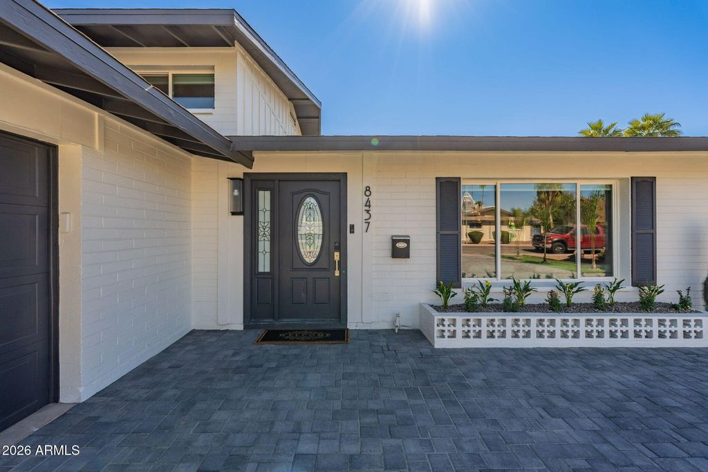 8437 E KEIM Drive, Scottsdale, AZ 85250 — photo 2