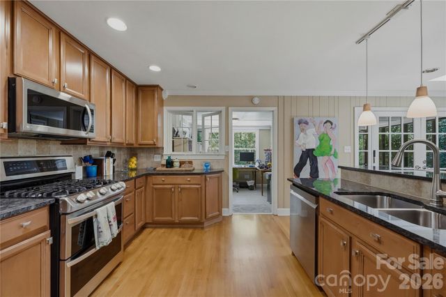 6014 Glenridge Road, Charlotte, NC 28211