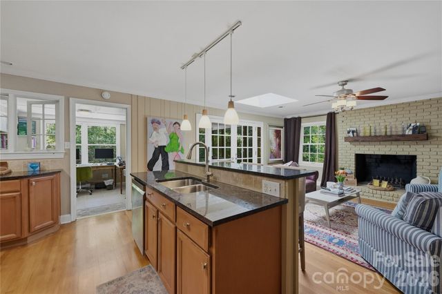 6014 Glenridge Road, Charlotte, NC 28211