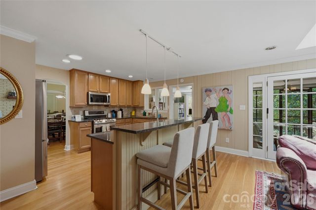 6014 Glenridge Road, Charlotte, NC 28211