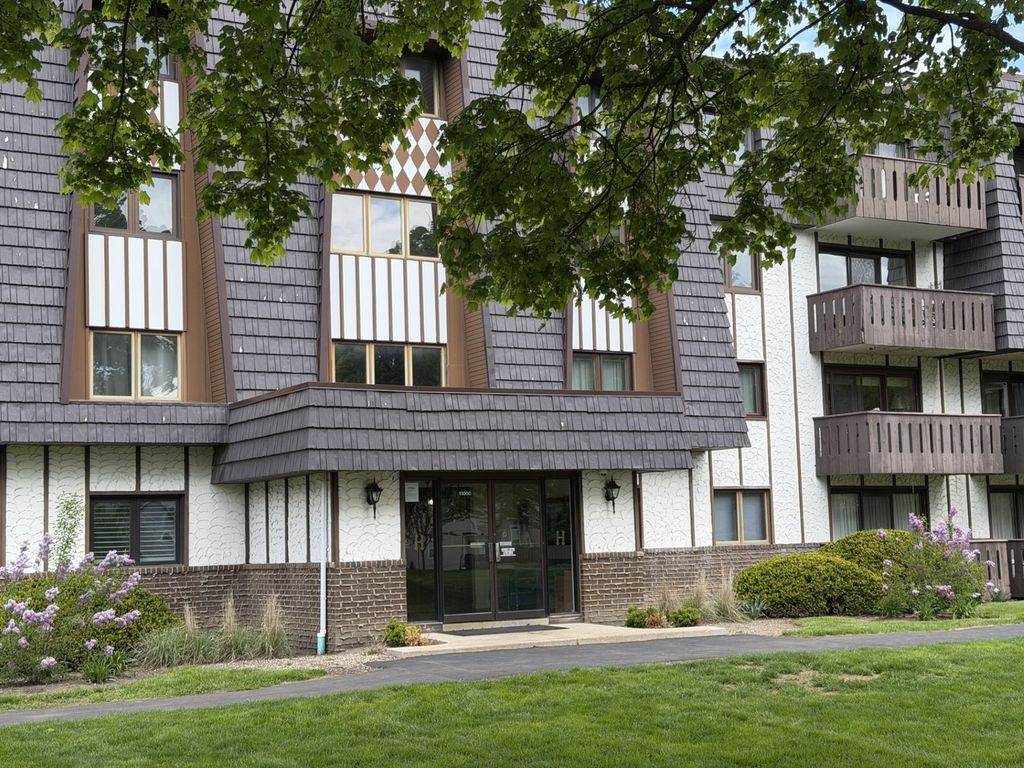 13000 W Heiden Circle 3105, Lake Bluff, IL 60044