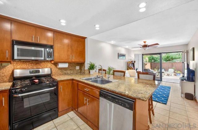 6998 Camino Degrazia, San Diego, CA 92111