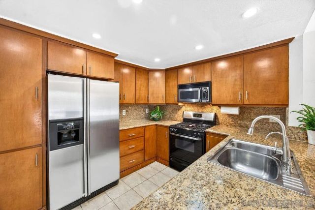 6998 Camino Degrazia, San Diego, CA 92111