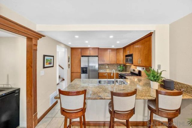 6998 Camino Degrazia, San Diego, CA 92111