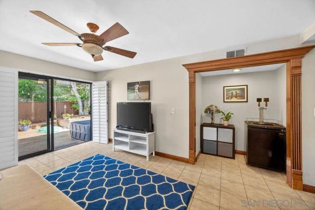 6998 Camino Degrazia, San Diego, CA 92111