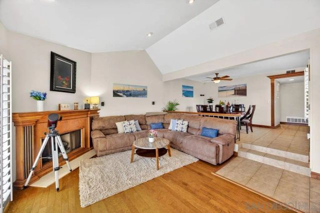 6998 Camino Degrazia, San Diego, CA 92111