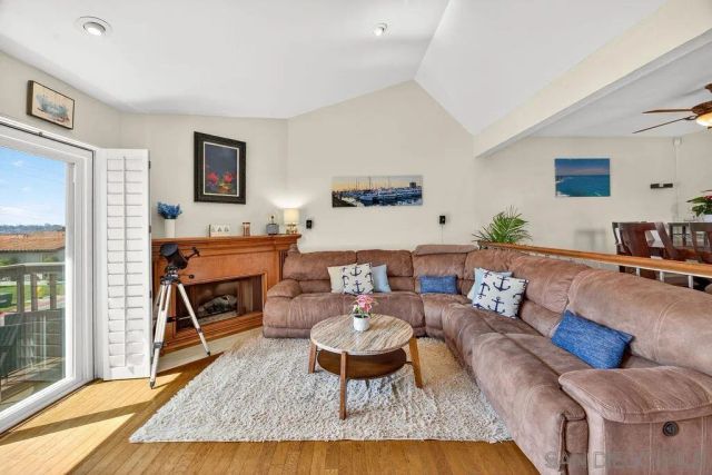 6998 Camino Degrazia, San Diego, CA 92111