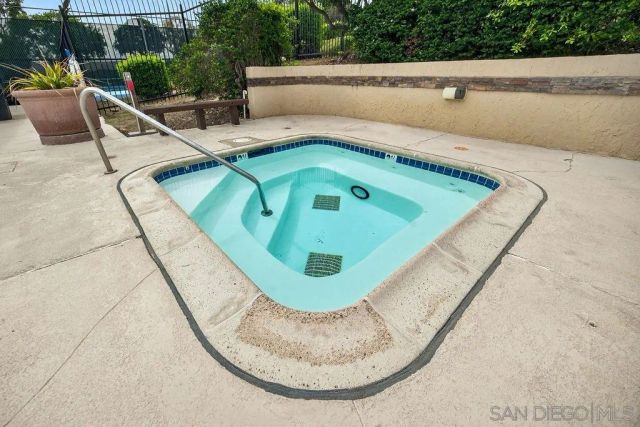 6998 Camino Degrazia, San Diego, CA 92111