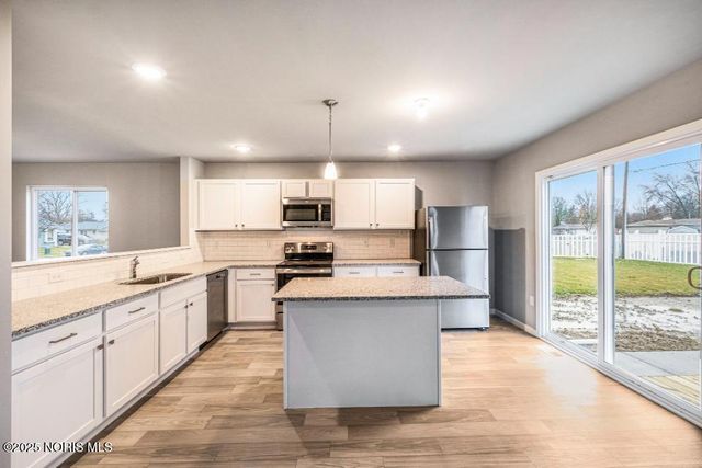 1461 Lee Ann Avenue, Defiance, OH 43512