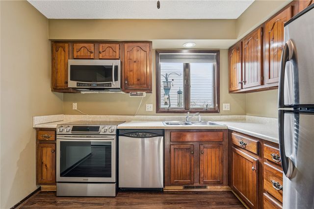 1256 Esther Ct, Iowa City, IA 52240