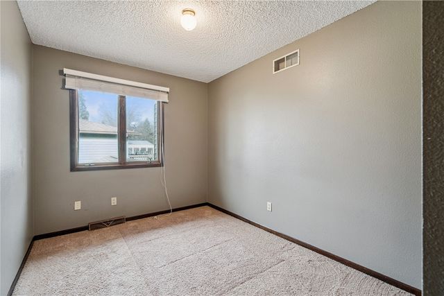 1256 Esther Ct, Iowa City, IA 52240