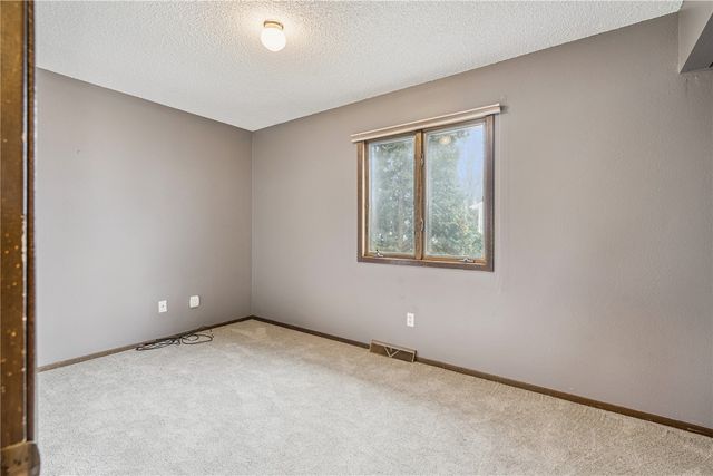 1256 Esther Ct, Iowa City, IA 52240