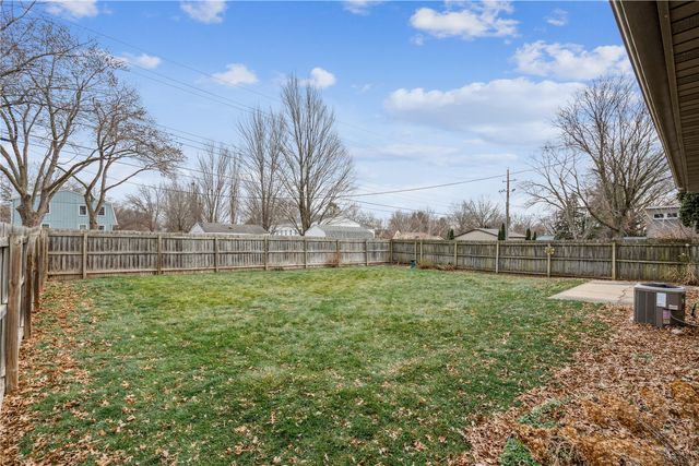 1256 Esther Ct, Iowa City, IA 52240