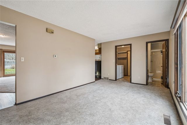 1256 Esther Ct, Iowa City, IA 52240