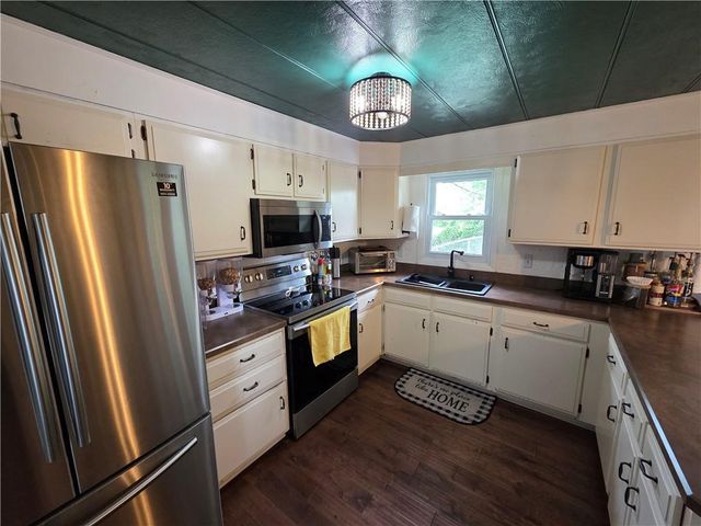 27722 S State Route 7 Highway, Harrisonville, MO 64701