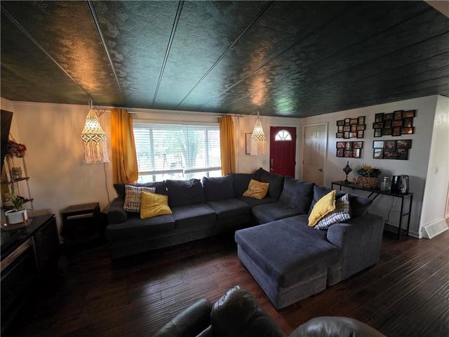 27722 S State Route 7 Highway, Harrisonville, MO 64701