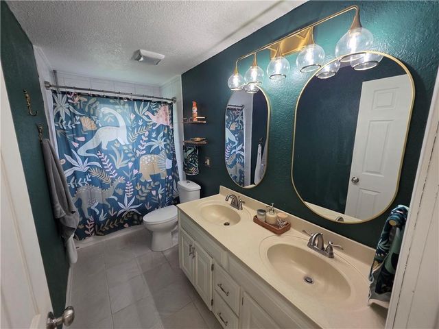 27722 S State Route 7 Highway, Harrisonville, MO 64701