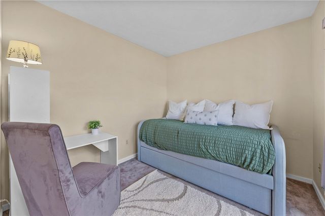 17 Oakshire Way, Henrietta, NY 14534