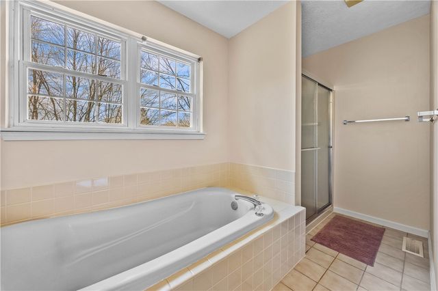 17 Oakshire Way, Henrietta, NY 14534