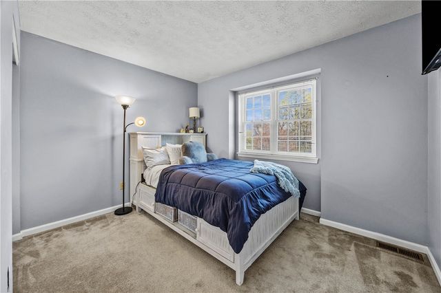 17 Oakshire Way, Henrietta, NY 14534