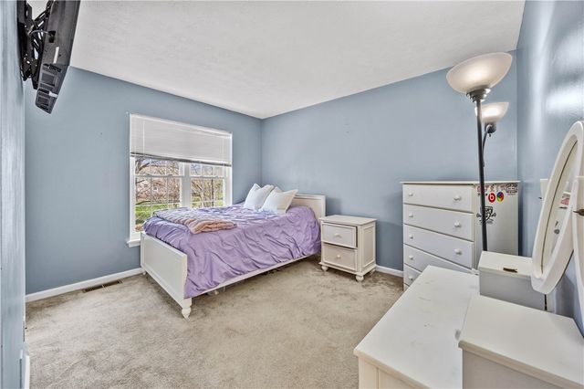 17 Oakshire Way, Henrietta, NY 14534