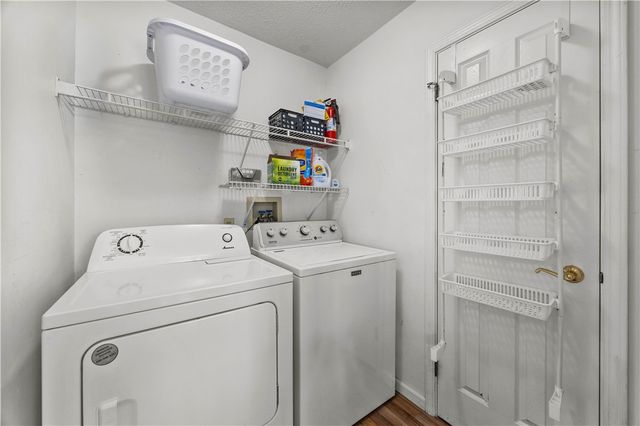 17 Oakshire Way, Henrietta, NY 14534