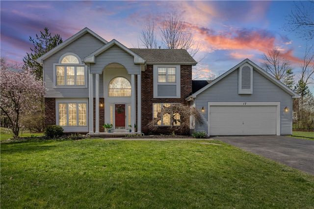 17 Oakshire Way, Henrietta, NY 14534